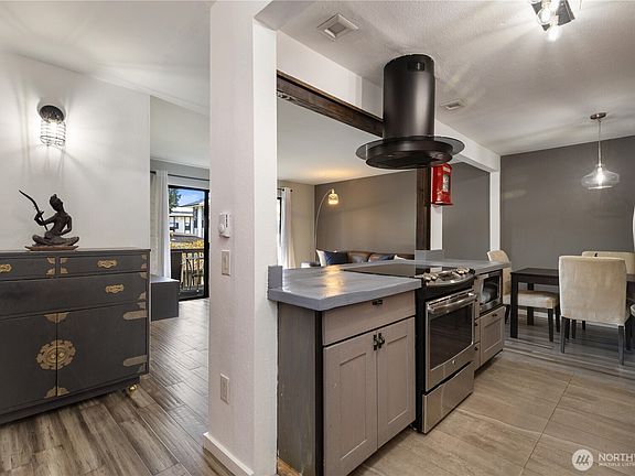 3rd image of 19409 56th Avenue W #201