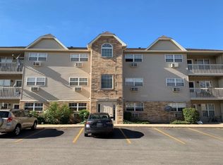 1580 W Sand Bar Ct UNIT 3B, Round Lake Beach, IL 60073