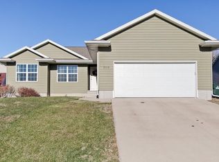 2814 Dennis Dr NW, Cedar Rapids, IA 52405