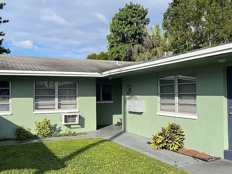 3071 NW 9th Ave — Photo 12