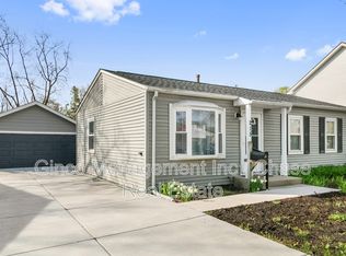 215 E Maxon Ln, Streamwood, IL