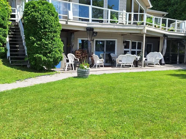 225 Eight Mile Point Rd SE, Oro Medonte, ON L3V 0K2
