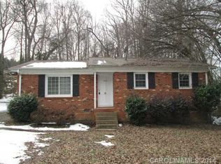 445 Whispering Pines Dr, Charlotte, NC 28217