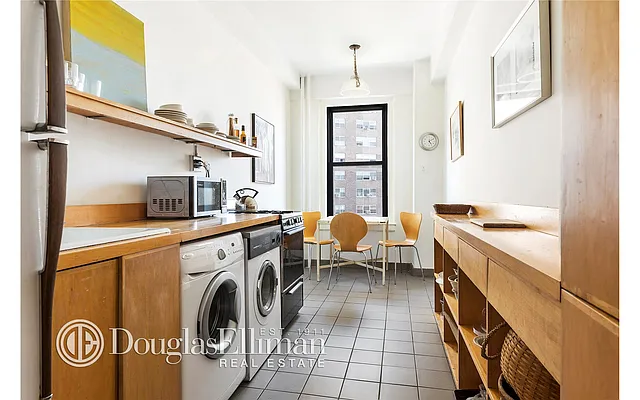 Sold by Douglas Elliman | media 17