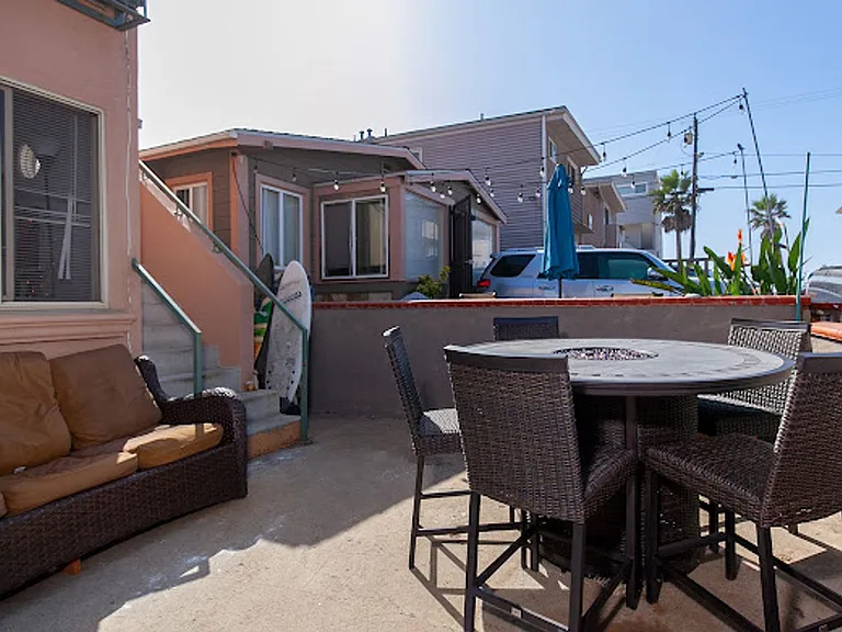 725 Santa Barbara Pl — Photo 38