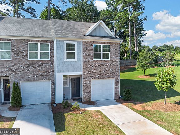 3rd image of 501 Magnolia Cir