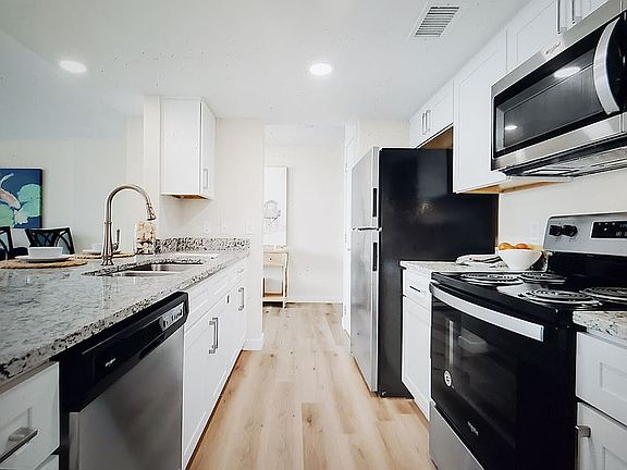 4th image of 800 Sandcastle Dr #234