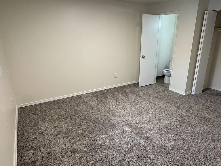 8630 SW Barbur Blvd #13 — Photo 9