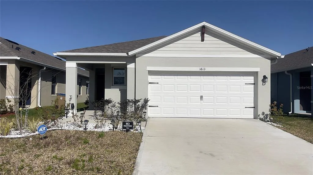 3 bed, 2.0 bath, 1680 sqft, $2,400 — Photo 1