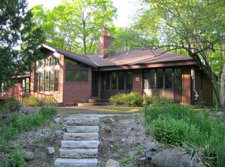 16555 Woods Edge Ct, Brookfield, WI 53005