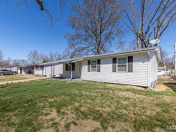 3rd image of 935 Kingsbrook Ln