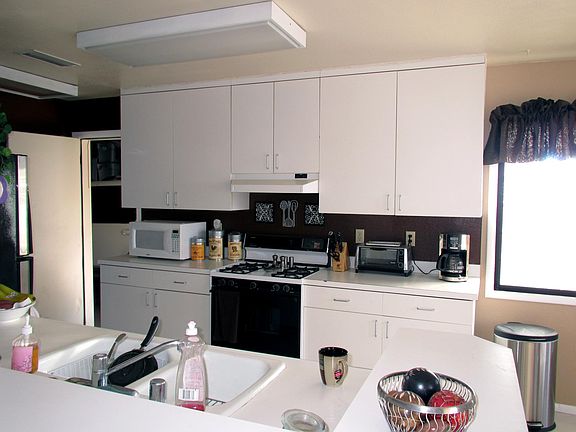 (photo is of next-door unit)