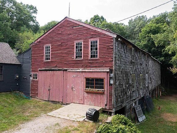 5th image of 301 Tiffany Hill Road