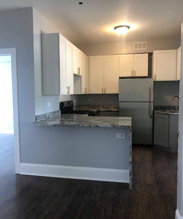 1st image of 2949 W Peterson Ave #2R
