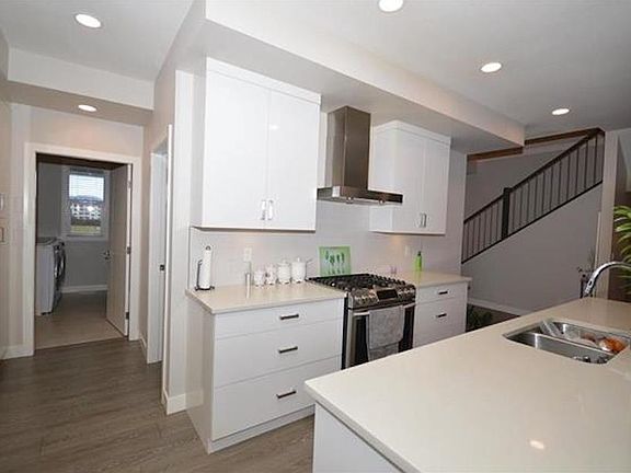 3rd image of 45594 Meadowbrook Dr