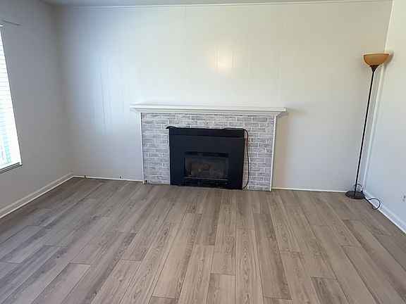 5th image of 1374 Maple Dr