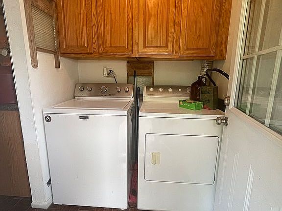 3rd image of 423 Paradise St