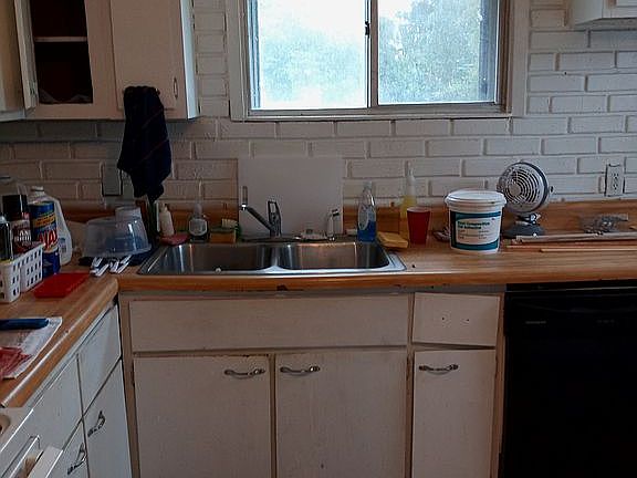 5th image of 10590 Clarendon Ave