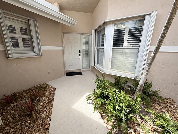 4th image of 2424 SW Foxpoint Trail