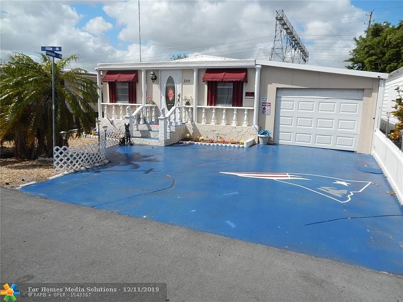1st image of 3211 Royal Palm Ct
