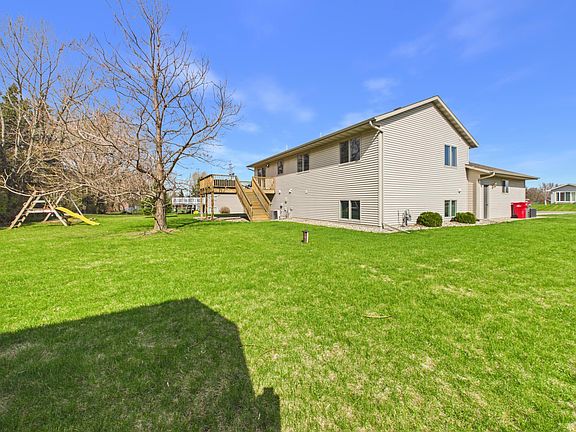 3rd image of 2646 Lois Ln SE