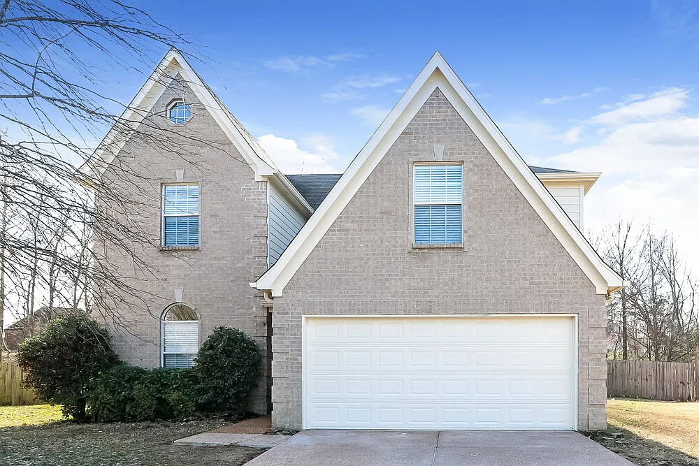 3 bed, 2.5 bath, 2100 sqft, $2,870 — Photo 1