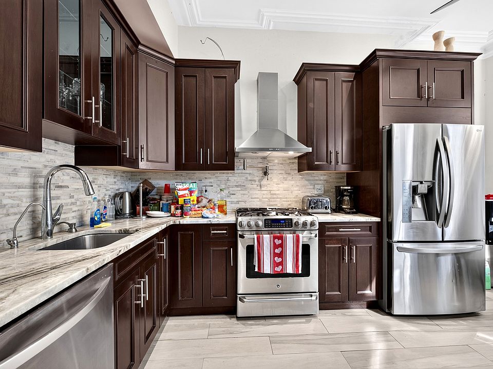 1st image of 13 Bentley Ave Floor 2