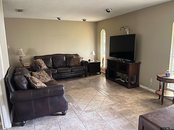 5th image of 103 El Camino Dr