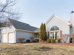 62 Jackson Ln, Streamwood, IL 60107