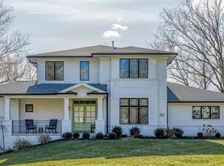 9071 Monmouth Dr, Saint Louis, MO 63117