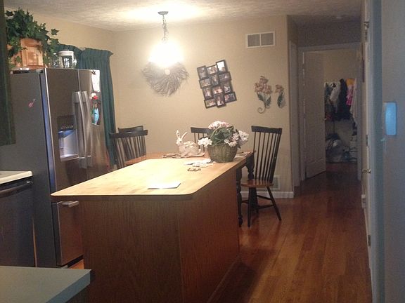 Lrg with center island