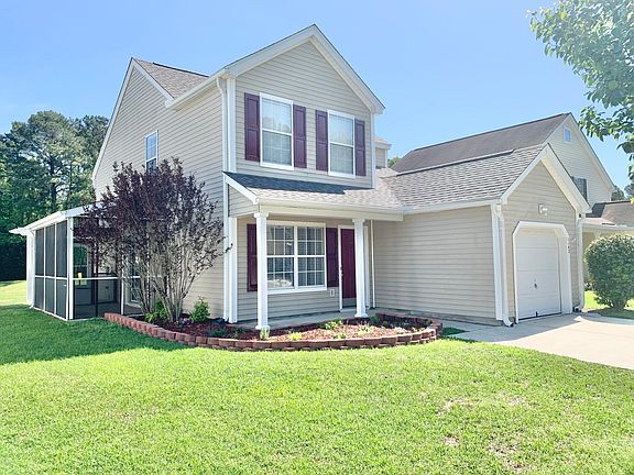 Sideview of house and screened in porch