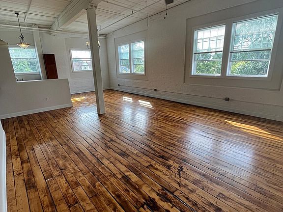 4th image of 212 Dartmouth St Unit 6