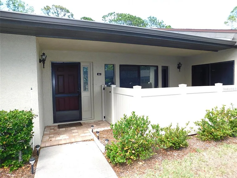 160 Joanne Pl — Photo 3