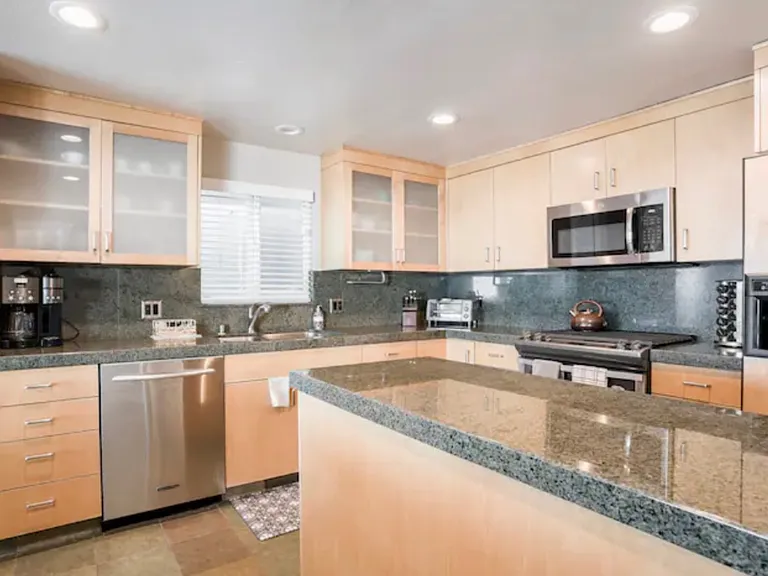 Ocean Dr — Photo 30