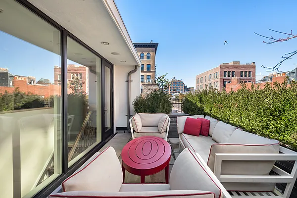 Sold by Douglas Elliman | media 21