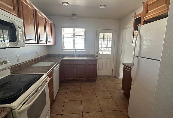 4th image of 2919 N 21st Dr