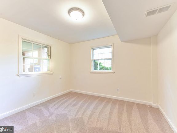 2nd image of 318 Lamond Pl