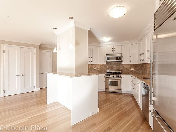 3rd image of 30 W 63rd St APT 29K