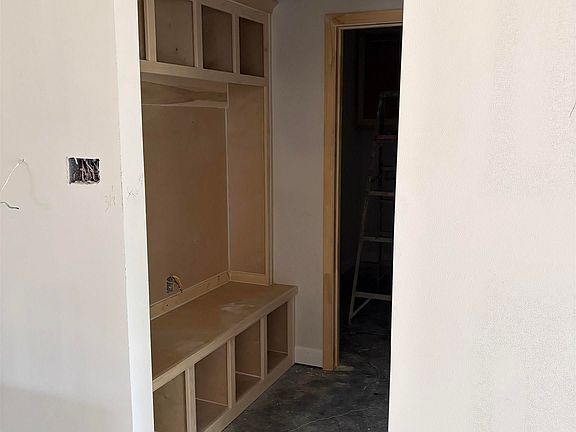 4th image of 209 N Jackson St