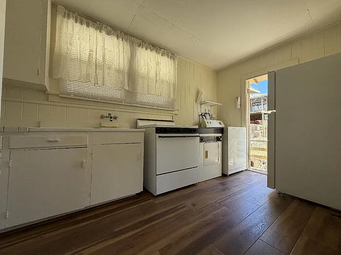 3145 Harding Ave — Photo 3