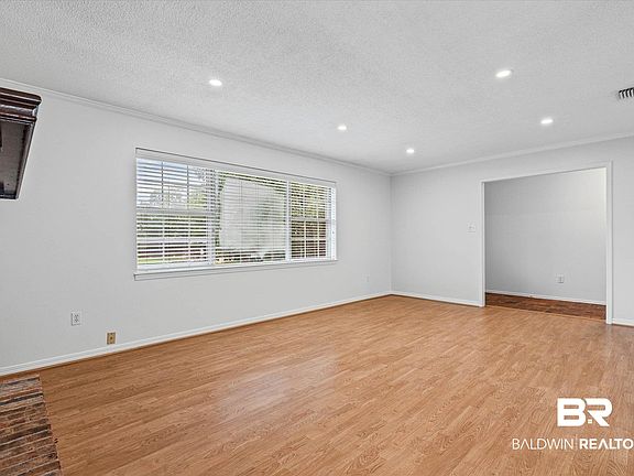4th image of 8301 Fordham Rd