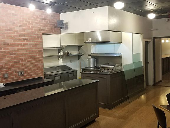 5th image of 163 Washington St
