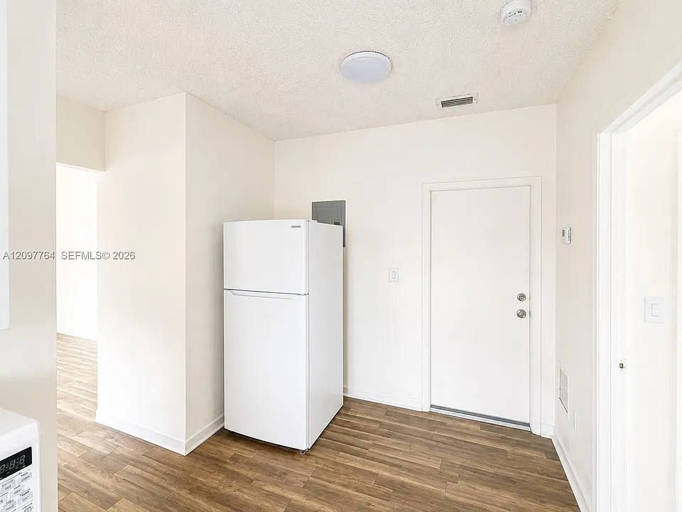384 Tamiami Canal Rd #2