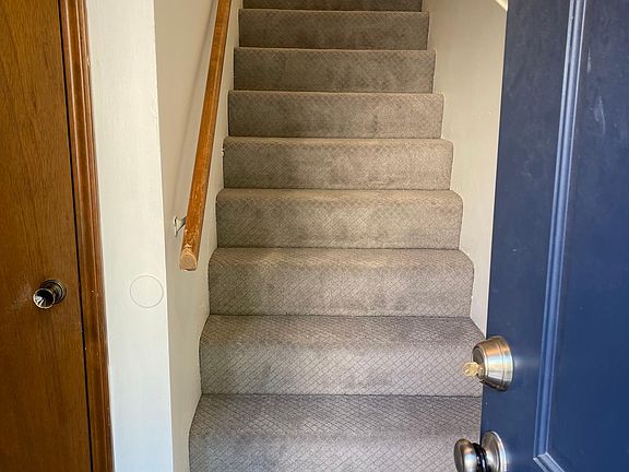 2nd image of 907B SW 19th St #B