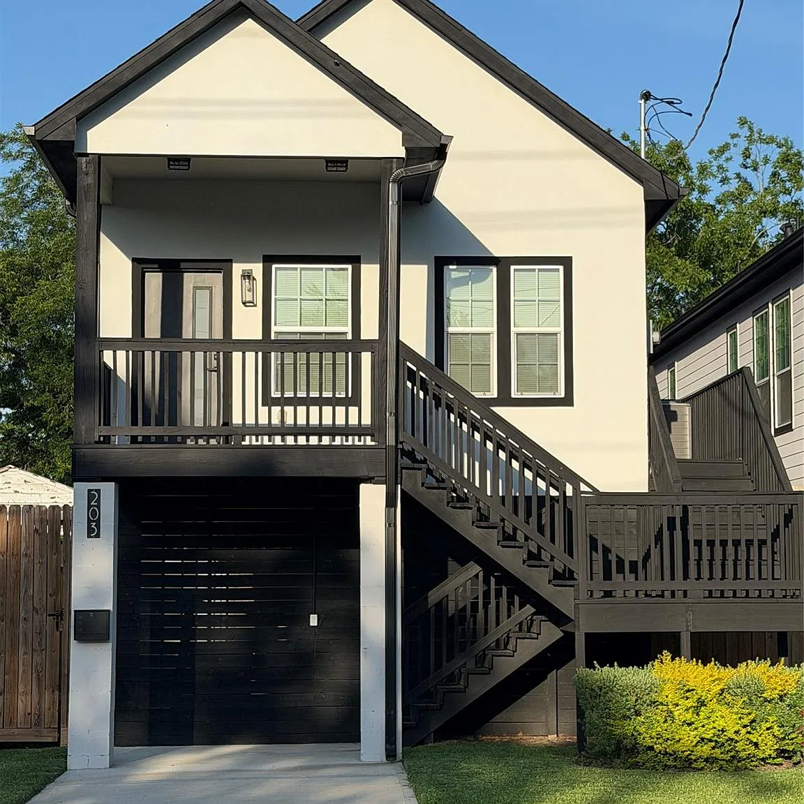 3 bed, 2.0 bath, $2,300 — Photo 1