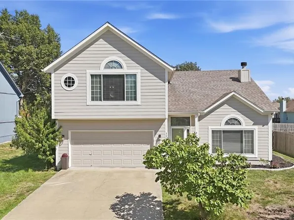 1221 SE Meridian Dr, Lees Summit, MO 64081