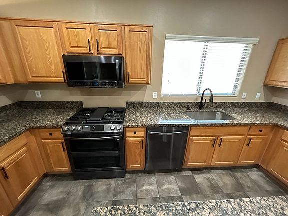5th image of 43996 W Juniper Ave
