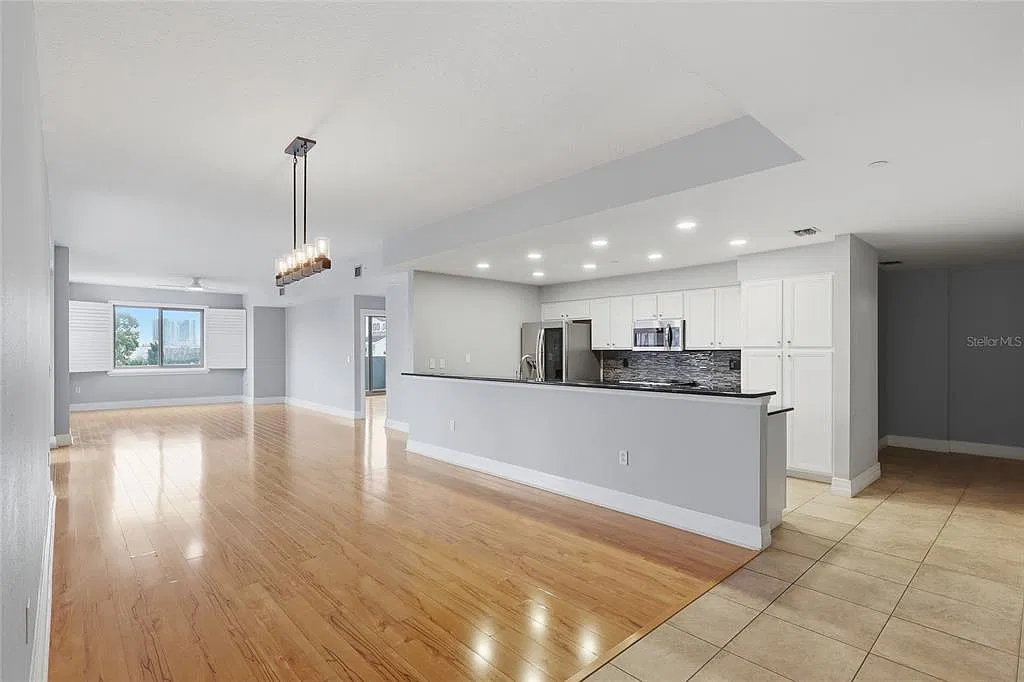 2 bed, 2.5 bath, 1970 sqft, $4,200 — Photo 2