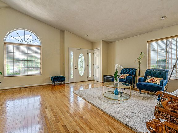 5th image of 4923 Renee Ln